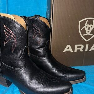 Ariat Black Western Boots with Pink Stitching